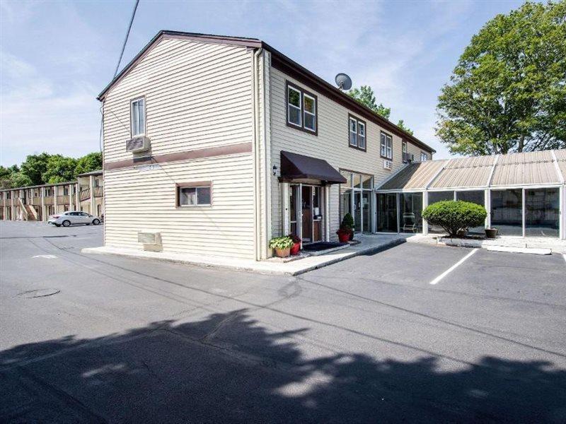Econo Lodge By Choice - Cape Cod Уэст-Ярмут Экстерьер фото