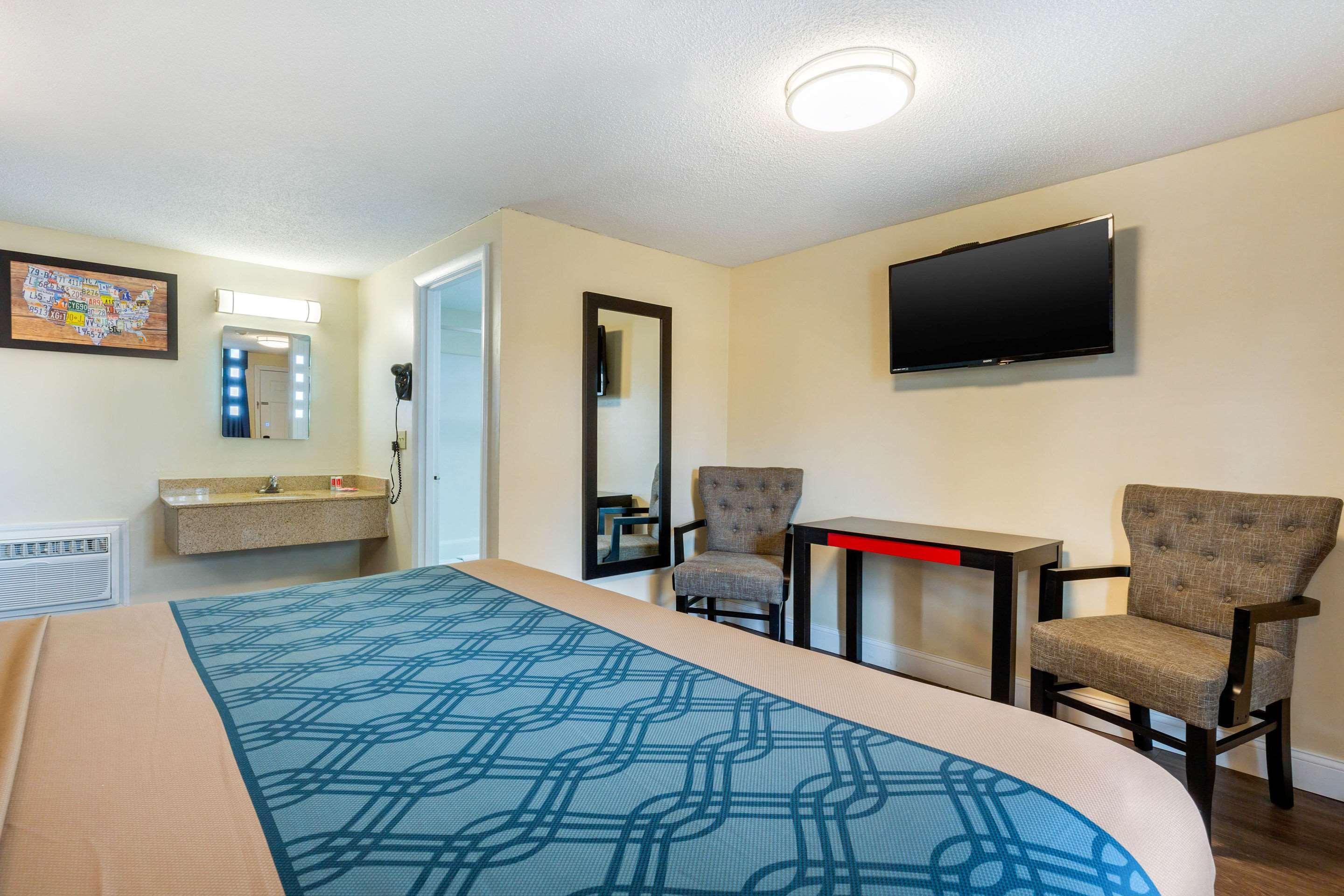 Econo Lodge By Choice - Cape Cod Уэст-Ярмут Экстерьер фото