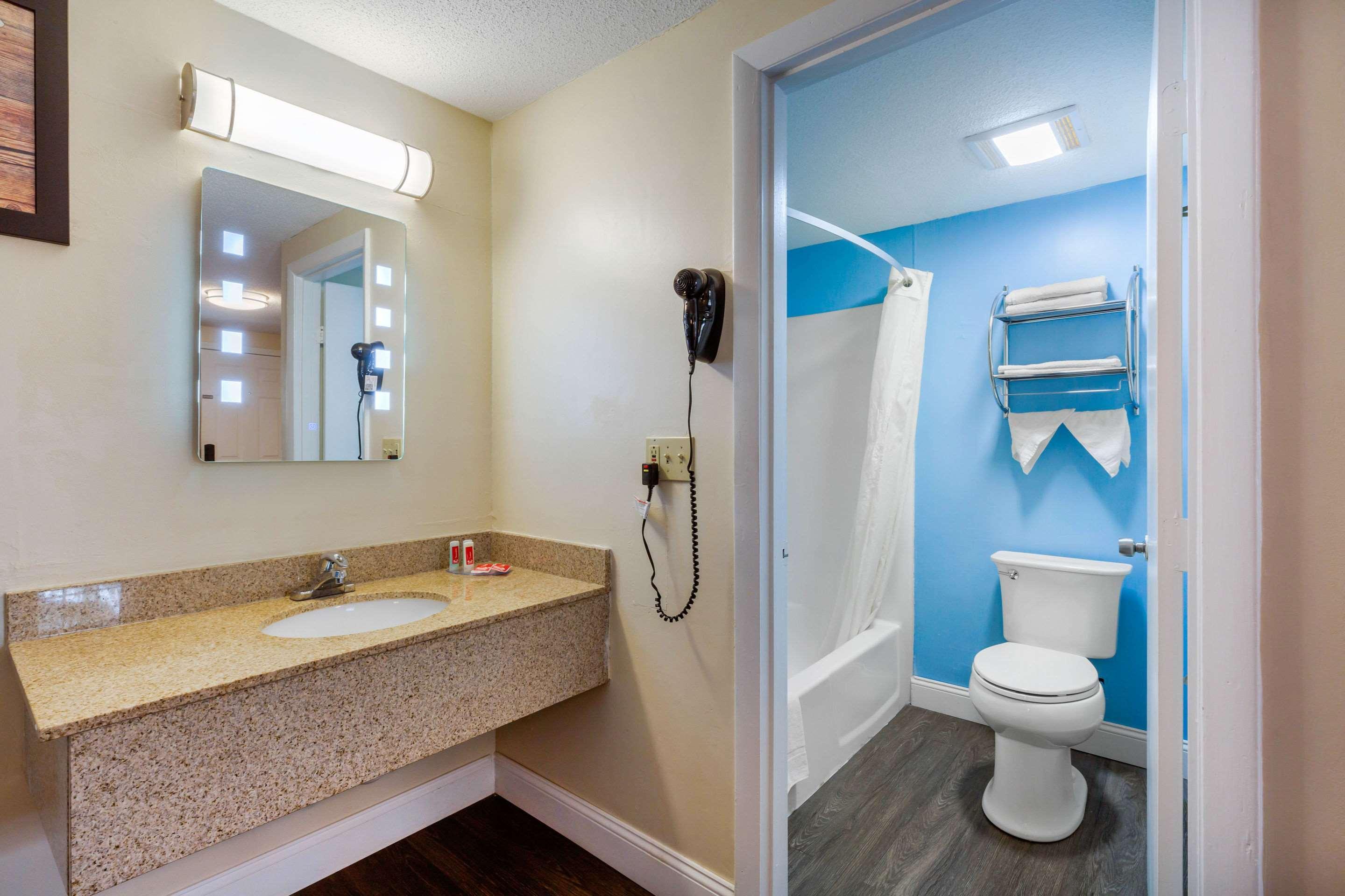 Econo Lodge By Choice - Cape Cod Уэст-Ярмут Экстерьер фото