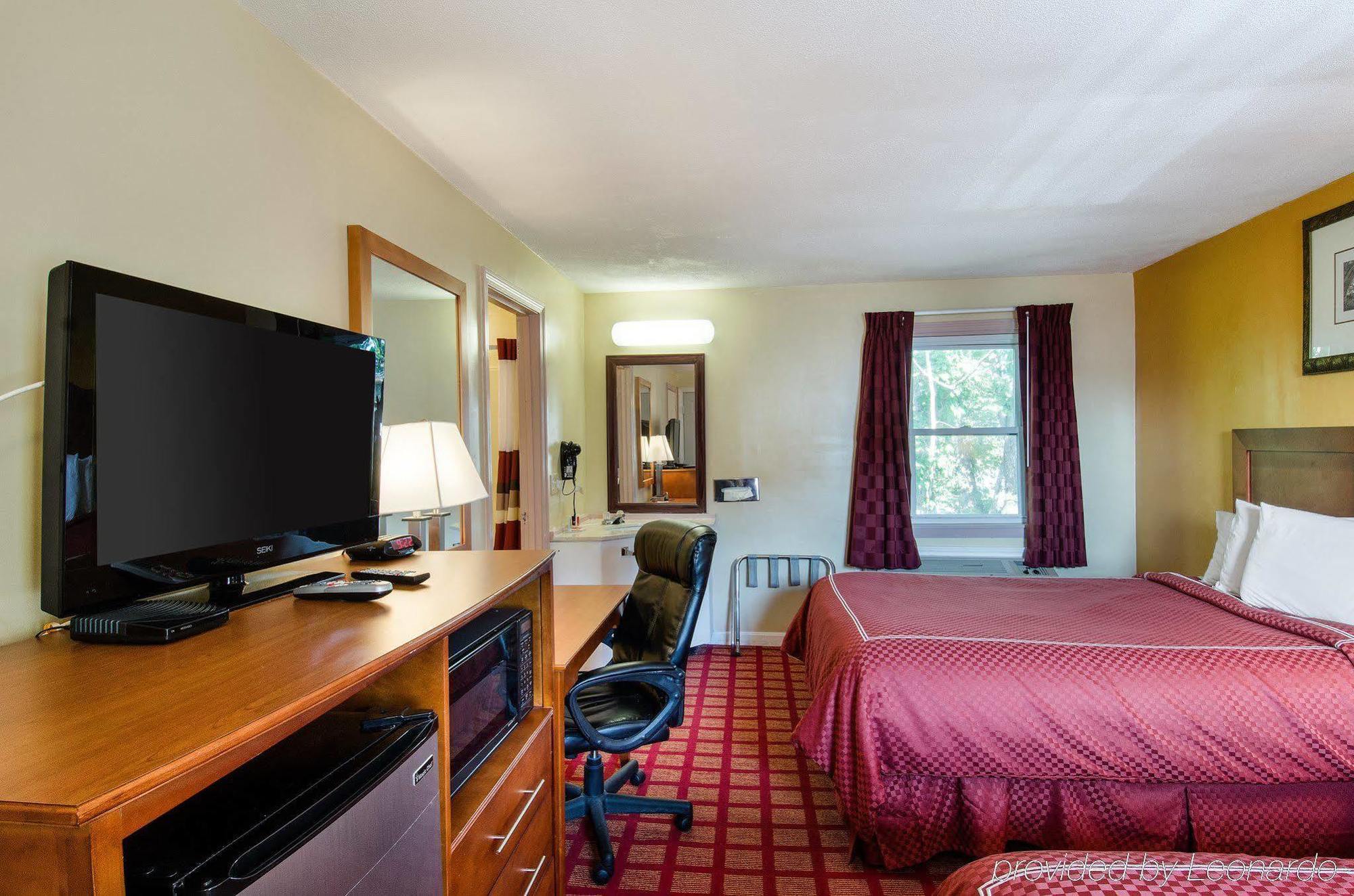 Econo Lodge By Choice - Cape Cod Уэст-Ярмут Экстерьер фото